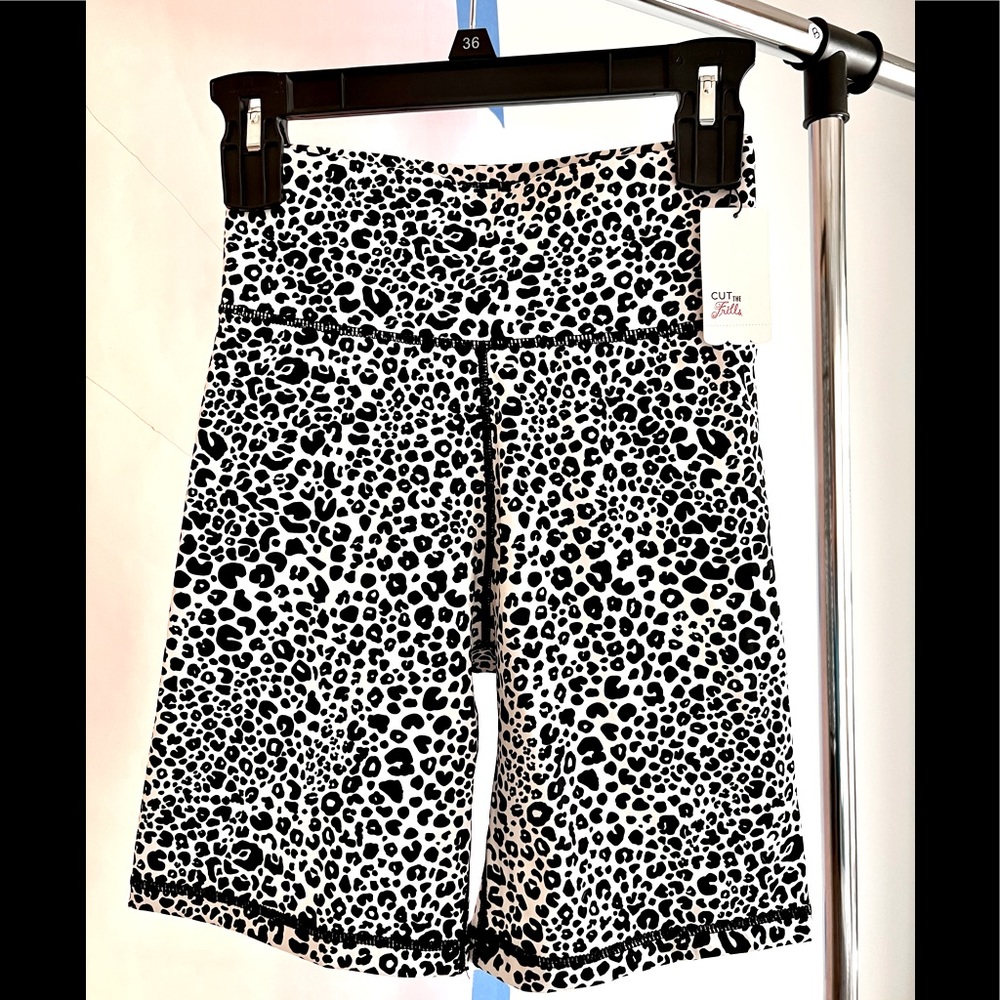 NWT Cut the Frills Women’s Athletic Shorts Size M White Leopard - Picture 7 of 11